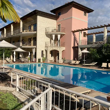 Residenza Le Due Torri Aparthotel 3*