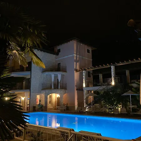 Aparthotel Residenza Le Due Torri 3*