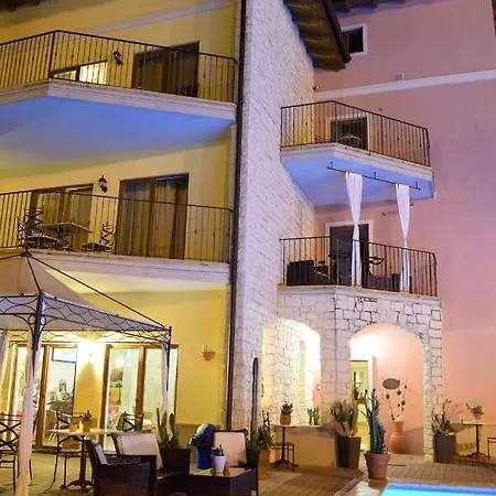 Residenza Le Due Torri Aparthotel 3*